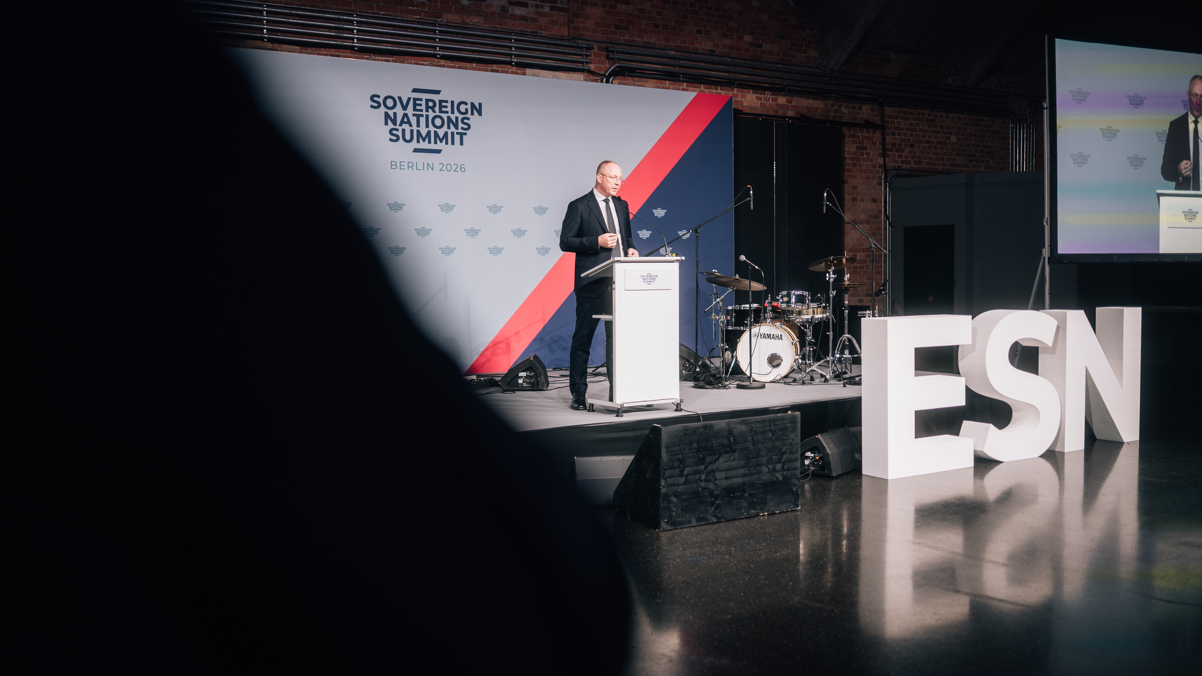 ESN-Partei feiert ersten Sovereign Nations Summit in Berlin