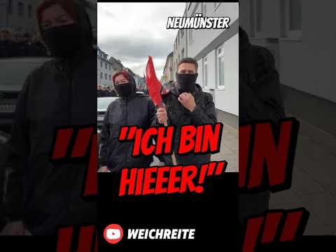 "Ich bin hieeer!" Clown nötigt & fällt! Antifa Gegendemo GD AfD Demo Neumünster 17.10.26